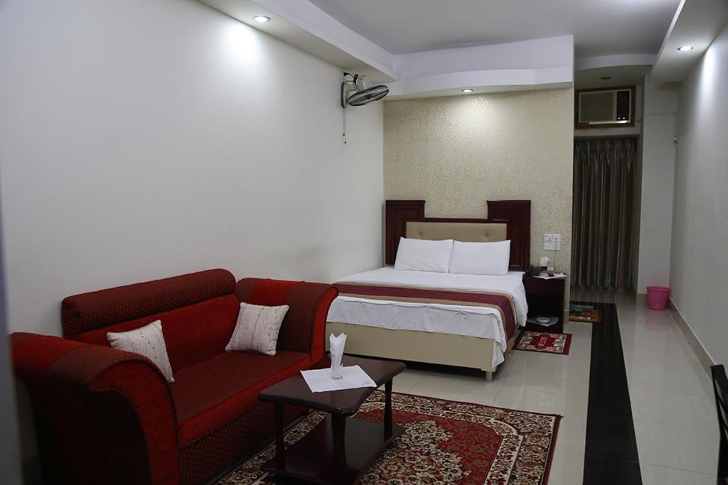 Hotel City Plaza Jessore ภายนอก รูปภาพ